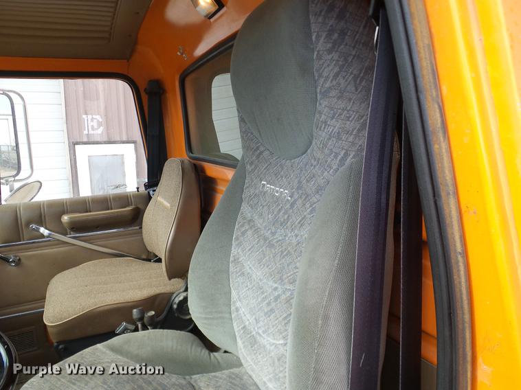 image for item DD1378 1993 Ford L8000 dump truck