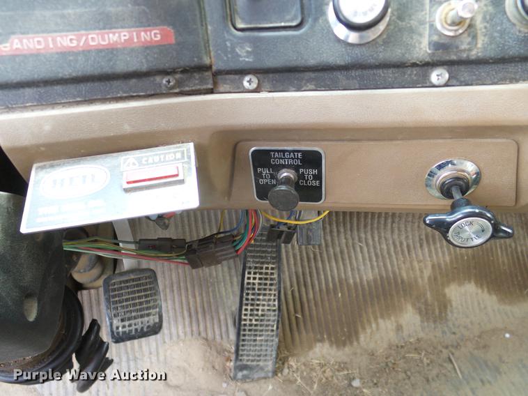 image for item DD1378 1993 Ford L8000 dump truck