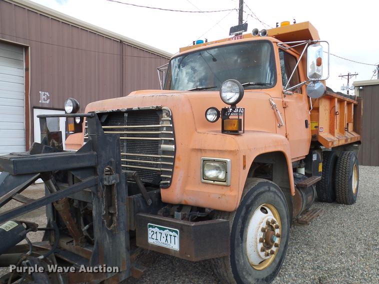 image for item DD1378 1993 Ford L8000 dump truck