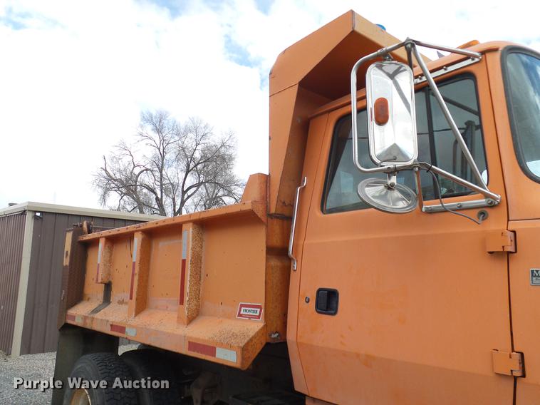 image for item DD1378 1993 Ford L8000 dump truck