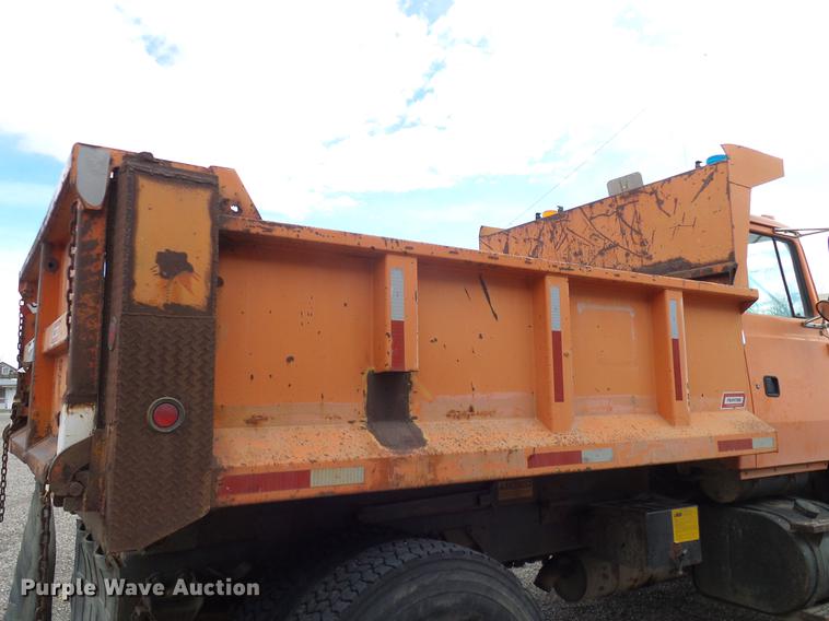 image for item DD1378 1993 Ford L8000 dump truck