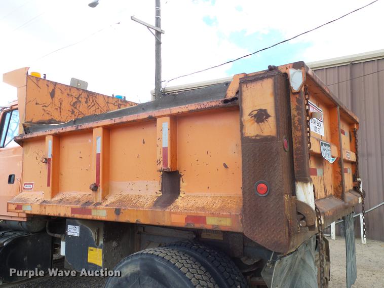image for item DD1378 1993 Ford L8000 dump truck