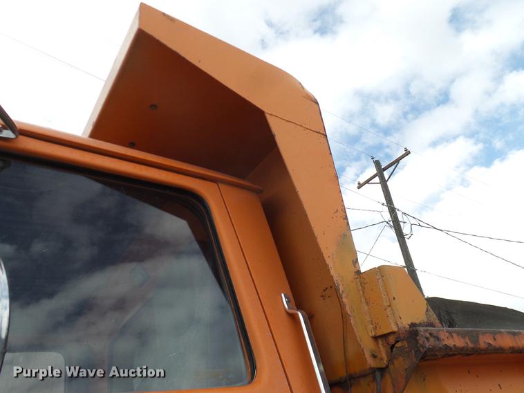 image for item DD1378 1993 Ford L8000 dump truck