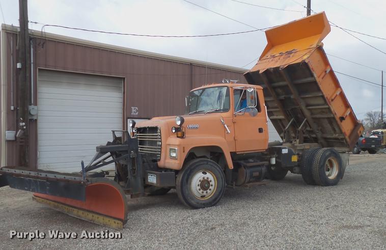 image for item DD1378 1993 Ford L8000 dump truck