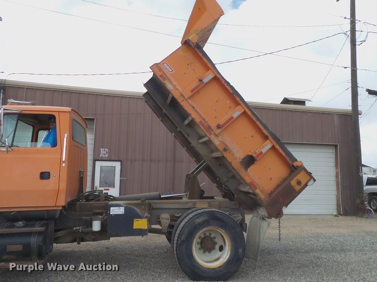 image for item DD1378 1993 Ford L8000 dump truck