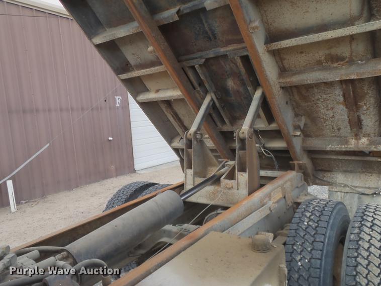 image for item DD1378 1993 Ford L8000 dump truck