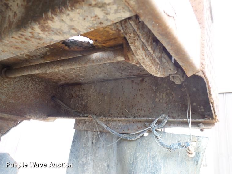 image for item DD1378 1993 Ford L8000 dump truck