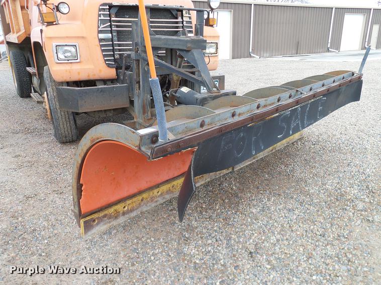 image for item DD1378 1993 Ford L8000 dump truck