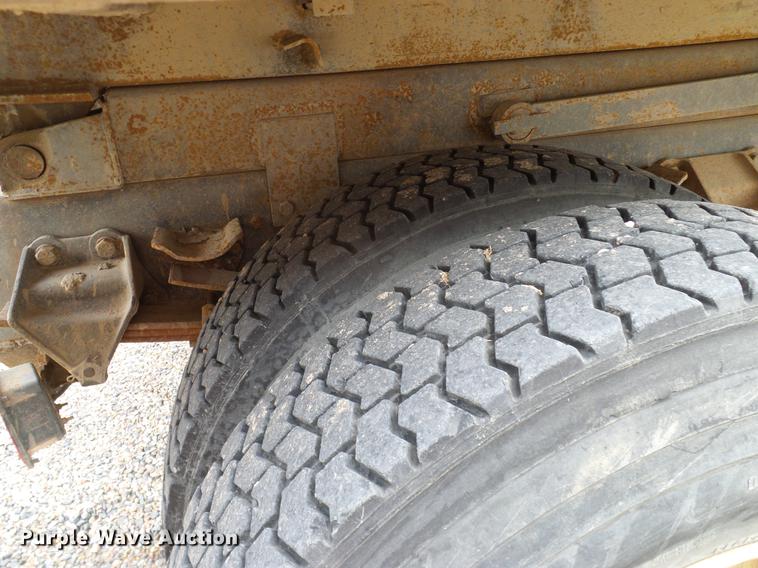 image for item DD1378 1993 Ford L8000 dump truck