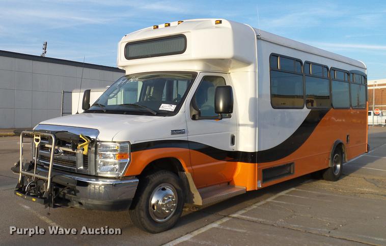 image for item DD1423 2009 Ford Econoline E450 shuttle bus