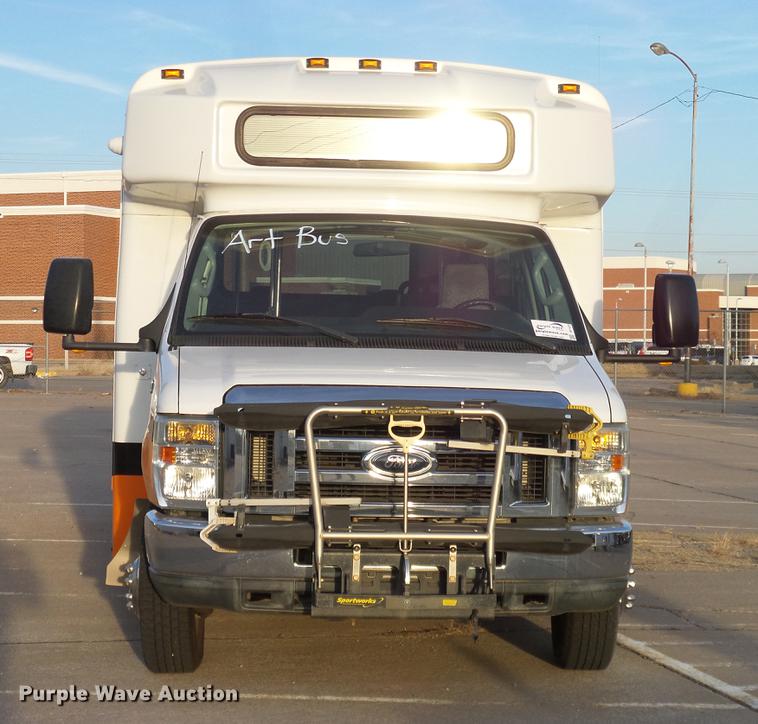 image for item DD1423 2009 Ford Econoline E450 shuttle bus