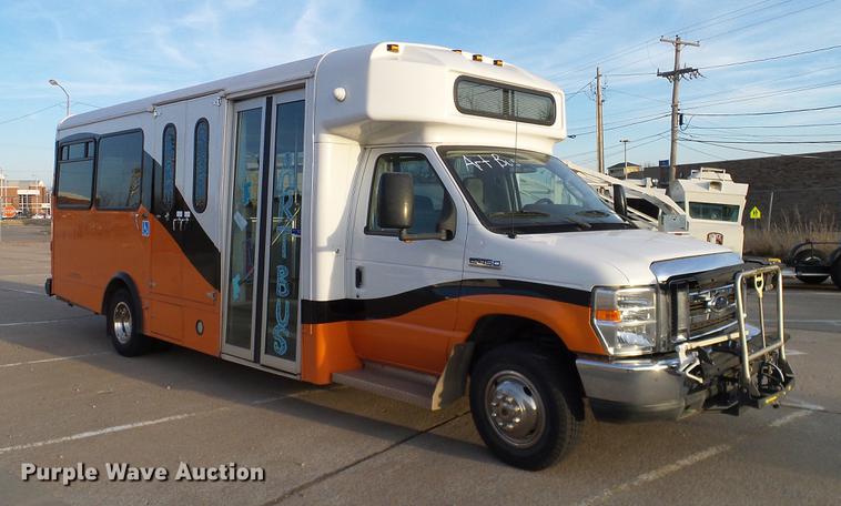 image for item DD1423 2009 Ford Econoline E450 shuttle bus