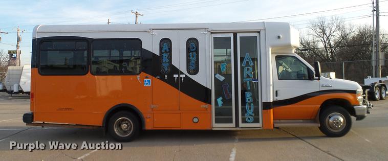 image for item DD1423 2009 Ford Econoline E450 shuttle bus