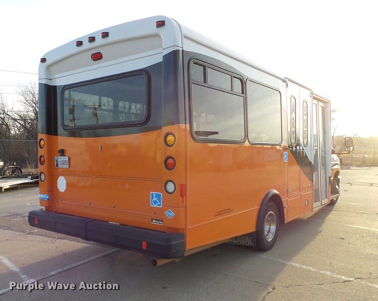 image for item DD1423 2009 Ford Econoline E450 shuttle bus
