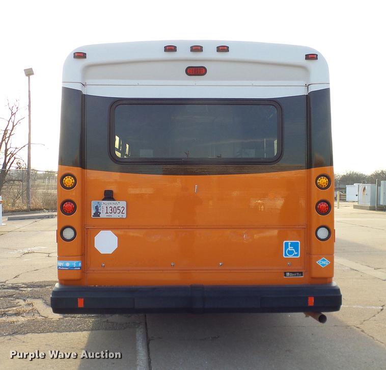 image for item DD1423 2009 Ford Econoline E450 shuttle bus