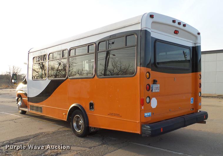image for item DD1423 2009 Ford Econoline E450 shuttle bus