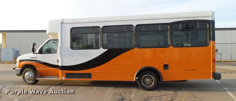 image for item DD1423 2009 Ford Econoline E450 shuttle bus