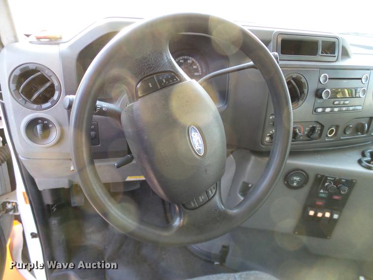 image for item DD1423 2009 Ford Econoline E450 shuttle bus