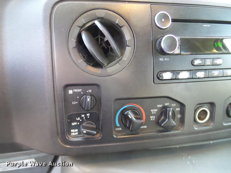 image for item DD1423 2009 Ford Econoline E450 shuttle bus