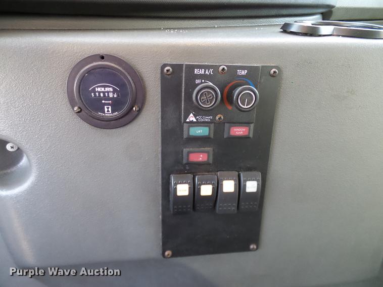 image for item DD1423 2009 Ford Econoline E450 shuttle bus