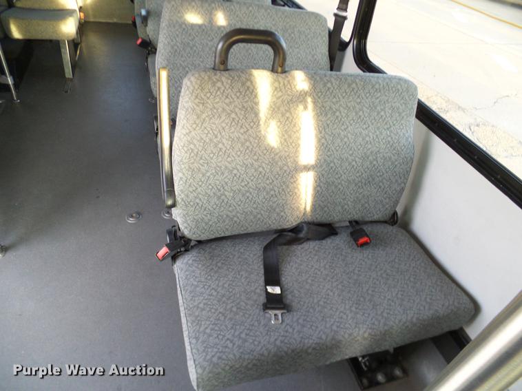 image for item DD1423 2009 Ford Econoline E450 shuttle bus