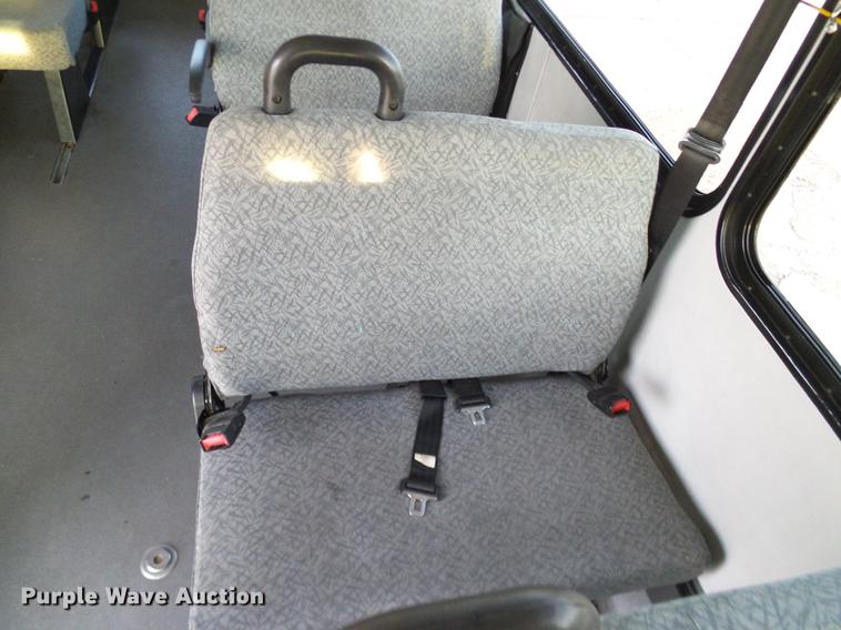 image for item DD1423 2009 Ford Econoline E450 shuttle bus