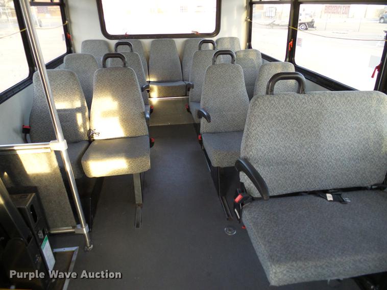 image for item DD1423 2009 Ford Econoline E450 shuttle bus