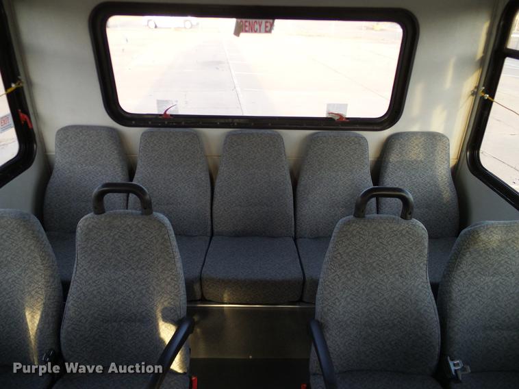 image for item DD1423 2009 Ford Econoline E450 shuttle bus