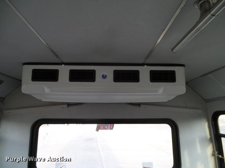 image for item DD1423 2009 Ford Econoline E450 shuttle bus