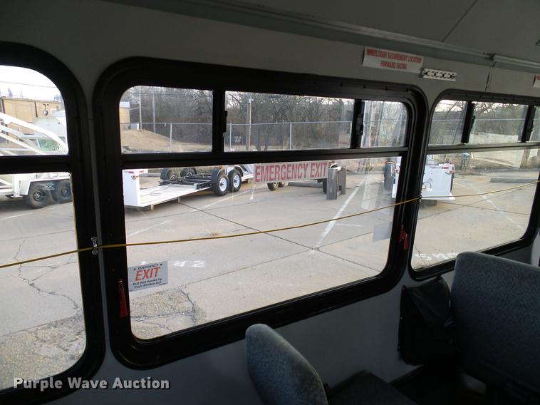 image for item DD1423 2009 Ford Econoline E450 shuttle bus