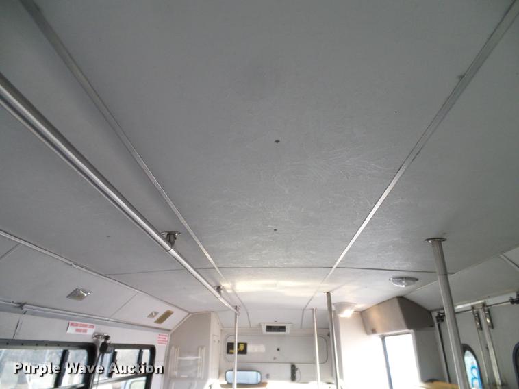 image for item DD1423 2009 Ford Econoline E450 shuttle bus