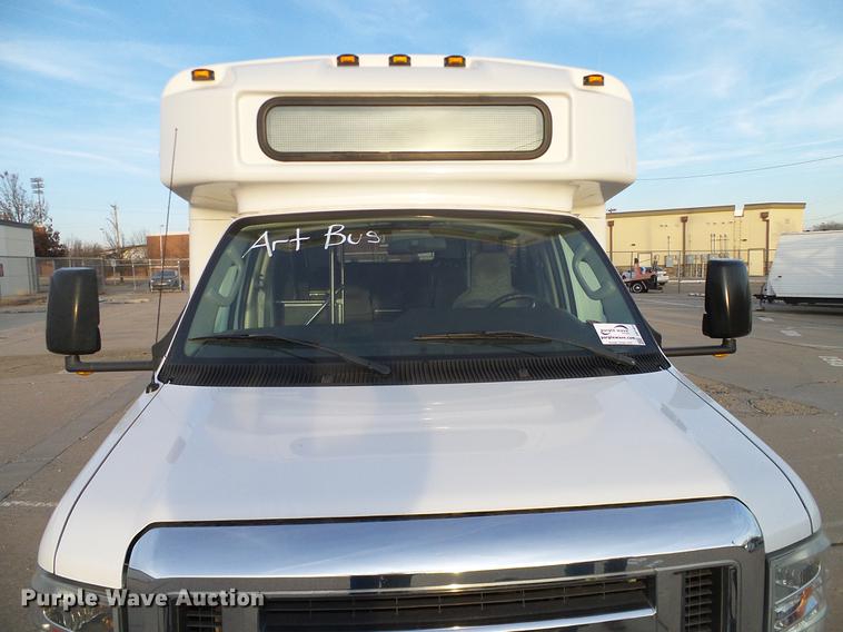 image for item DD1423 2009 Ford Econoline E450 shuttle bus