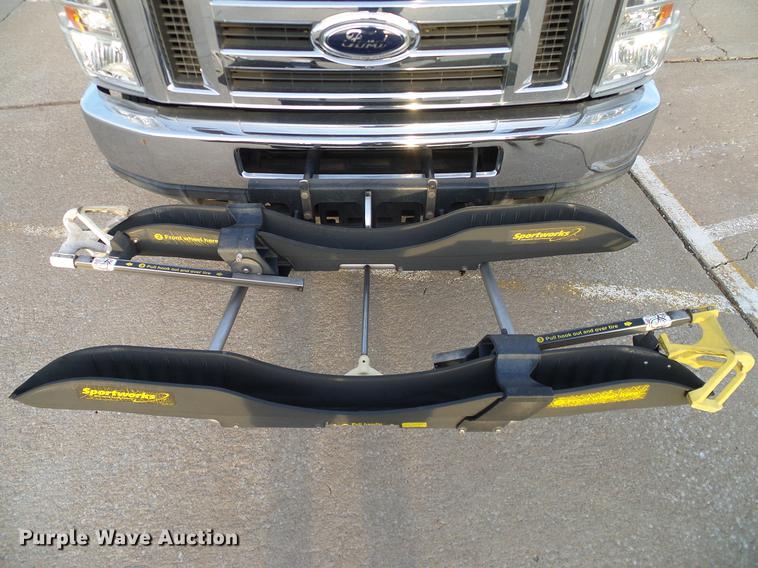 image for item DD1423 2009 Ford Econoline E450 shuttle bus