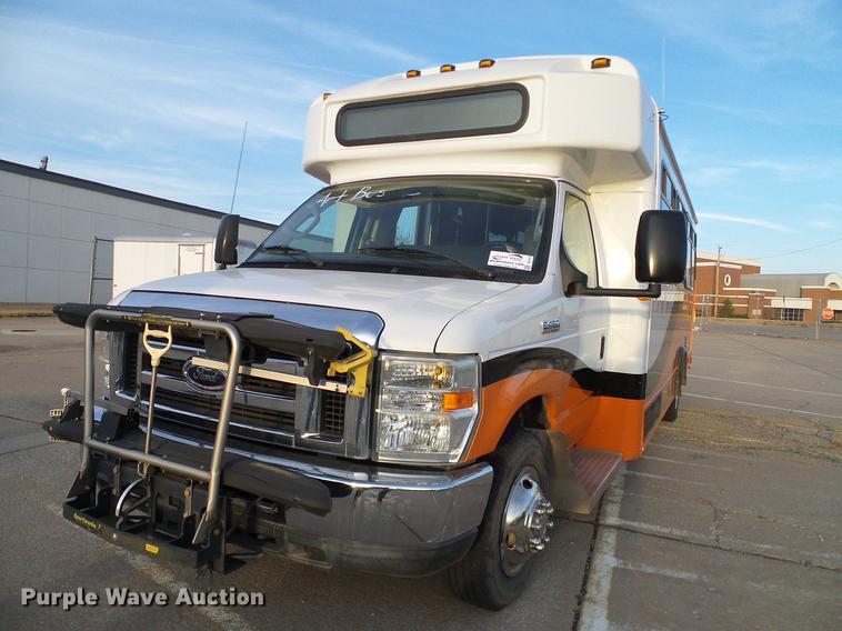 image for item DD1423 2009 Ford Econoline E450 shuttle bus