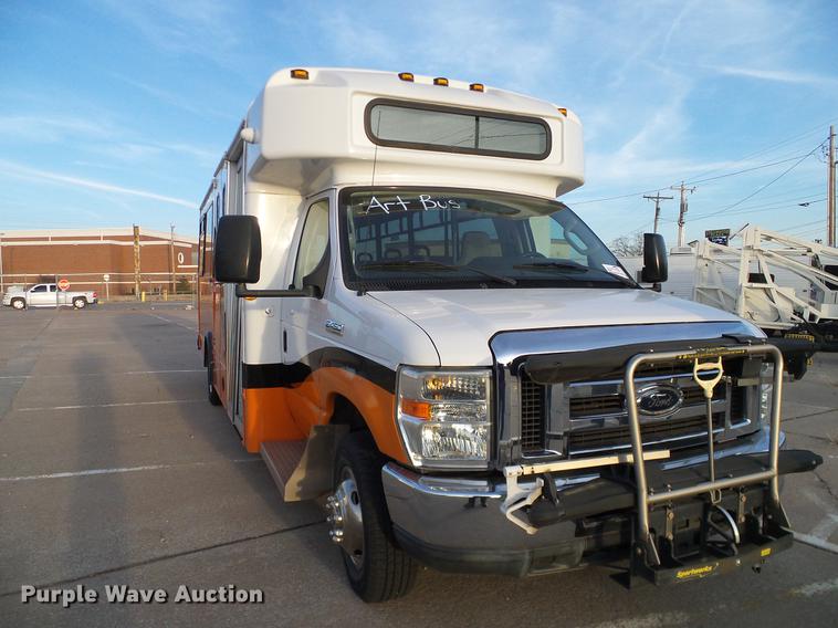 image for item DD1423 2009 Ford Econoline E450 shuttle bus