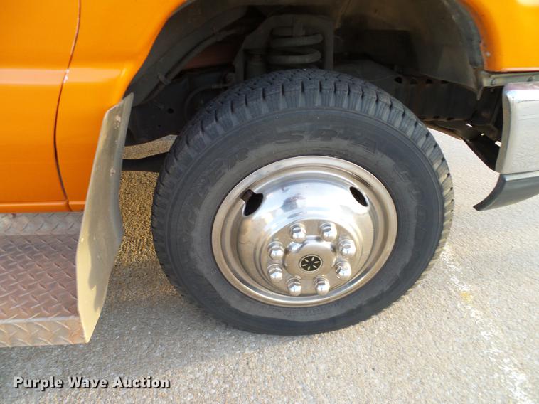 image for item DD1423 2009 Ford Econoline E450 shuttle bus