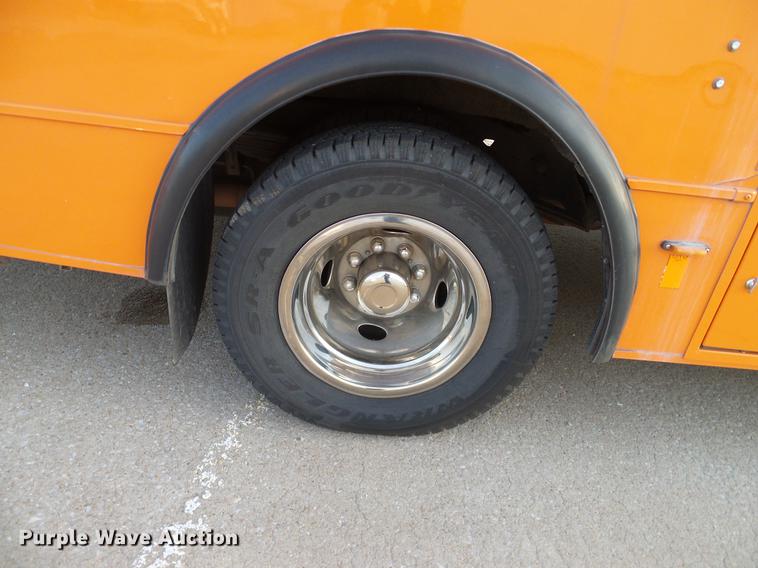 image for item DD1423 2009 Ford Econoline E450 shuttle bus