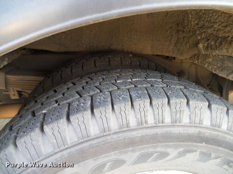 image for item DD1423 2009 Ford Econoline E450 shuttle bus