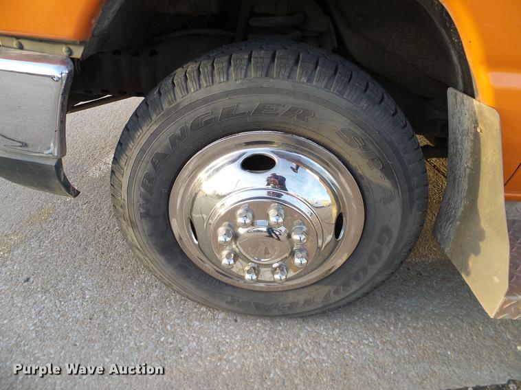 image for item DD1423 2009 Ford Econoline E450 shuttle bus