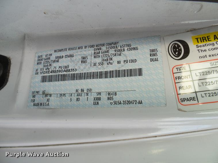 image for item DD1423 2009 Ford Econoline E450 shuttle bus