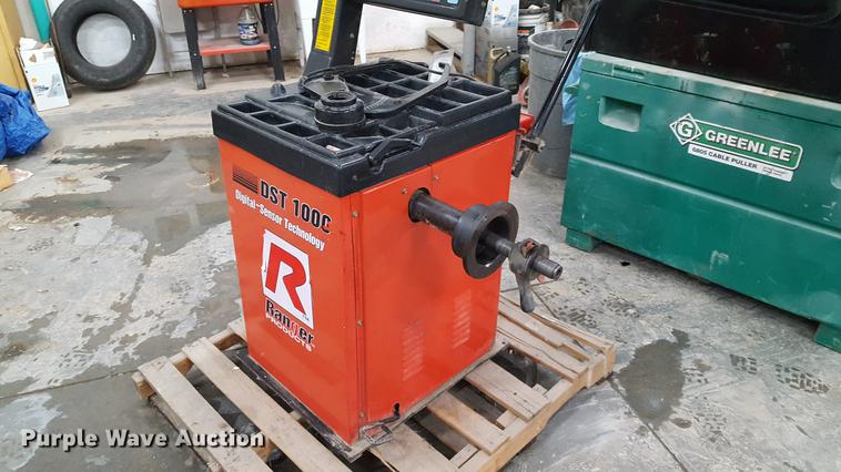 image for item DD9073 Ranger DST 1000 tire balancer