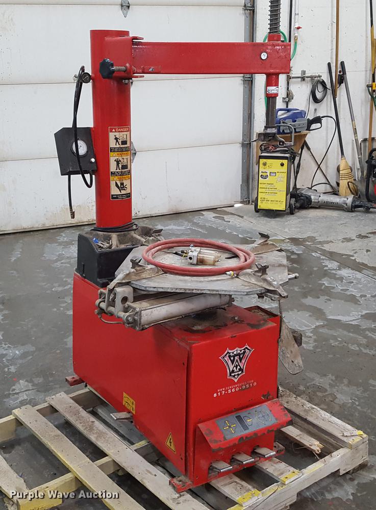 image for item DD9074 Derek Weaver tire machine