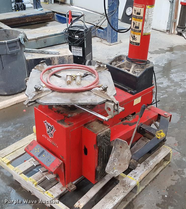 image for item DD9074 Derek Weaver tire machine