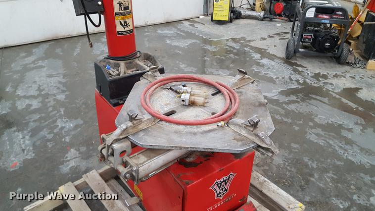 image for item DD9074 Derek Weaver tire machine