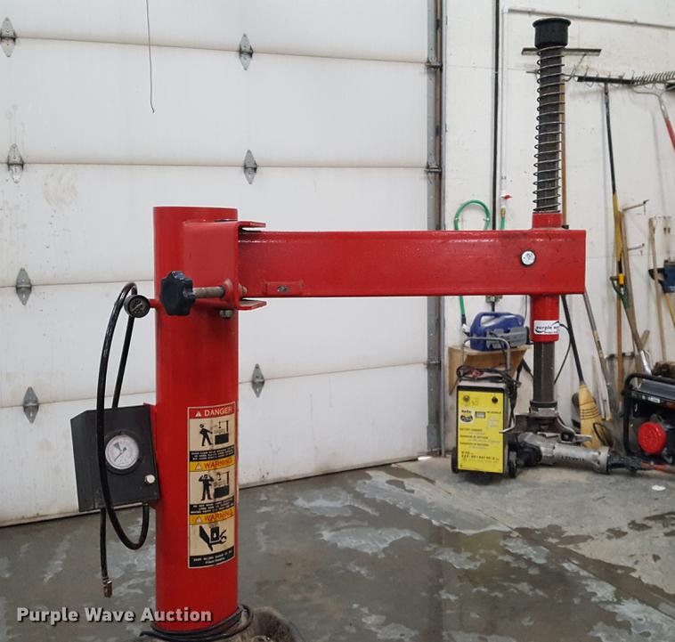 image for item DD9074 Derek Weaver tire machine