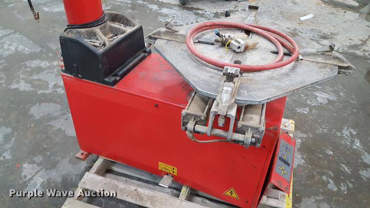 image for item DD9074 Derek Weaver tire machine