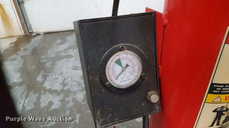 image for item DD9074 Derek Weaver tire machine