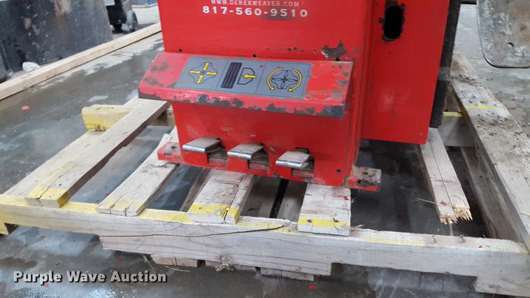 image for item DD9074 Derek Weaver tire machine