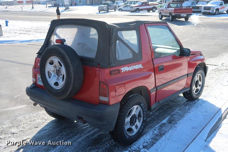 image for item DD9077 1997 Geo Tracker
