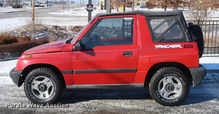 image for item DD9077 1997 Geo Tracker